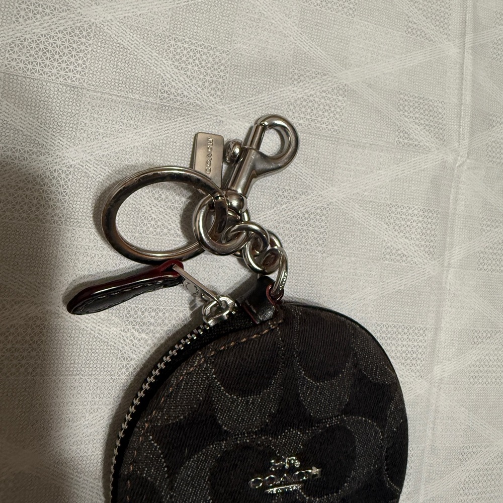 Coach Black Signature Round Coin Pouch Key Clip - Picture 3 of 8